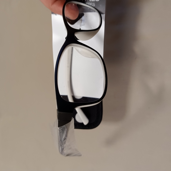 Foster Grant/Essentials Reading Glasses& Cases- 4 Pair +1.25 - Picture 6 of 8